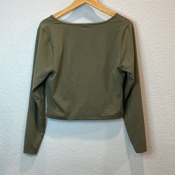 NEW All in Motion Flex Shirred Cropped Long Sleeve in Moss Green Size XL - Picture 7 of 8